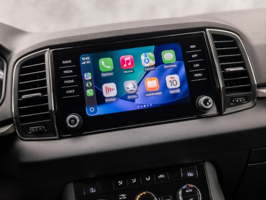 Skoda Karoq 1.5 TSI ACT Sport 150Pk Automaat (APPLE CARPLAY, GROOT NAVI, CLIMATE, KEYLESS, SPORTSTOELEN, CRUI... ActivLease financial lease