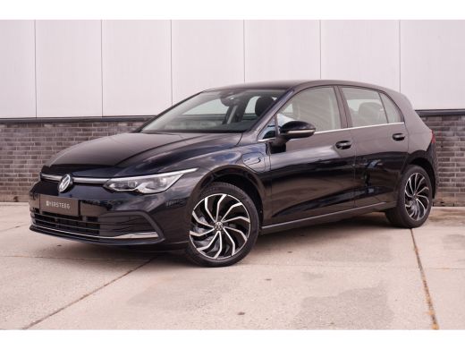 Volkswagen Golf 1.4 eHybrid Style | Carplay | Camera | Memory | Navi | Sfeerverlichting | LED | IQ-Light ActivLease financial lease