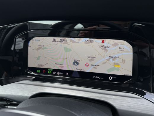 Volkswagen Golf 1.4 eHybrid Style | Carplay | Camera | Memory | Navi | Sfeerverlichting | LED | IQ-Light ActivLease financial lease