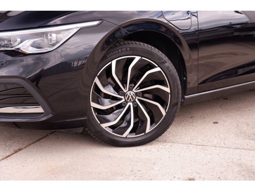 Volkswagen Golf 1.4 eHybrid Style | Carplay | Camera | Memory | Navi | Sfeerverlichting | LED | IQ-Light ActivLease financial lease