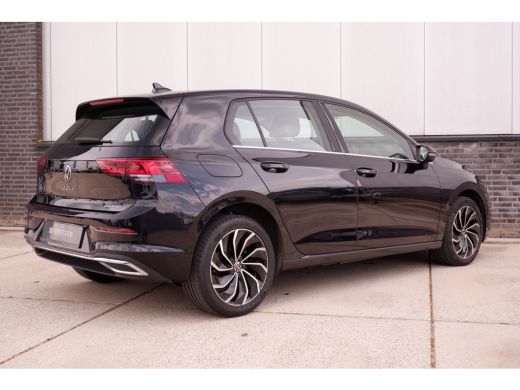 Volkswagen Golf 1.4 eHybrid Style | Carplay | Camera | Memory | Navi | Sfeerverlichting | LED | IQ-Light ActivLease financial lease