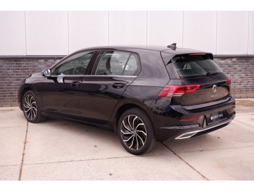 Volkswagen Golf 1.4 eHybrid Style | Carplay | Camera | Memory | Navi | Sfeerverlichting | LED | IQ-Light ActivLease financial lease