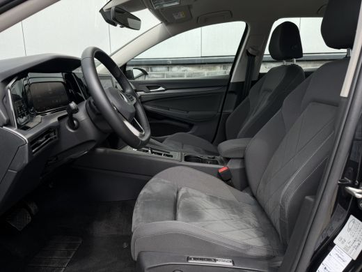 Volkswagen Golf 1.4 eHybrid Style | Carplay | Camera | Memory | Navi | Sfeerverlichting | LED | IQ-Light ActivLease financial lease