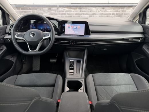 Volkswagen Golf 1.4 eHybrid Style | Carplay | Camera | Memory | Navi | Sfeerverlichting | LED | IQ-Light ActivLease financial lease