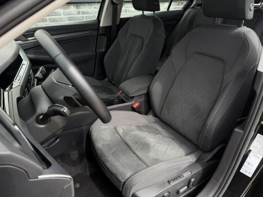 Volkswagen Golf 1.4 eHybrid Style | Carplay | Camera | Memory | Navi | Sfeerverlichting | LED | IQ-Light ActivLease financial lease