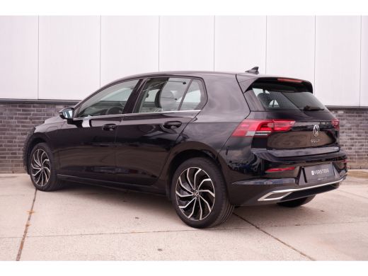 Volkswagen Golf 1.4 eHybrid Style | Carplay | Camera | Memory | Navi | Sfeerverlichting | LED | IQ-Light ActivLease financial lease