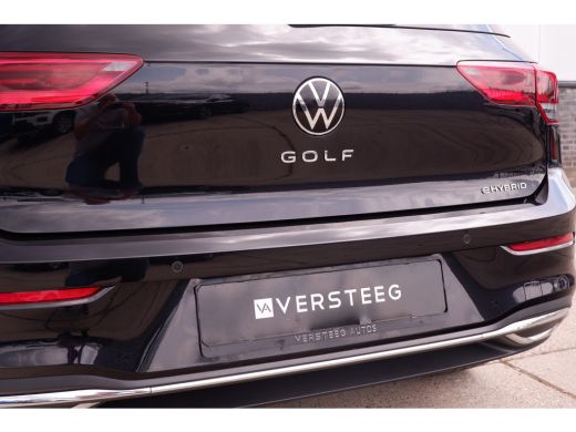 Volkswagen Golf 1.4 eHybrid Style | Carplay | Camera | Memory | Navi | Sfeerverlichting | LED | IQ-Light ActivLease financial lease