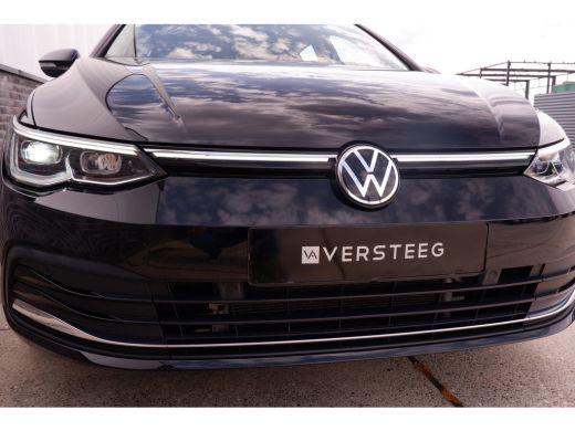 Volkswagen Golf 1.4 eHybrid Style | Carplay | Camera | Memory | Navi | Sfeerverlichting | LED | IQ-Light ActivLease financial lease