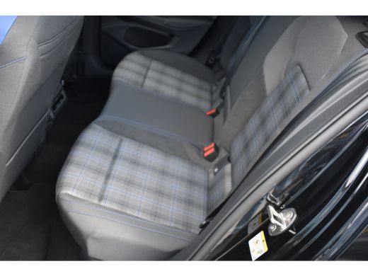 Volkswagen Golf GTE | 'App-Connect' draadloze smartphone integratie | Achterbank in ongelijke delen neerklapbaar ... ActivLease financial lease