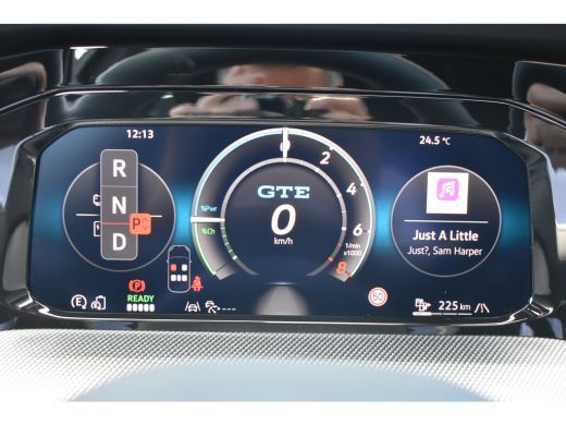 Volkswagen Golf GTE | 'App-Connect' draadloze smartphone integratie | Achterbank in ongelijke delen neerklapbaar ... ActivLease financial lease