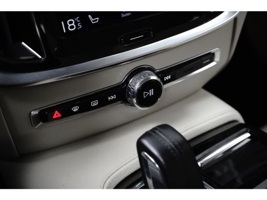 Volvo  V60 2.0 T6 Recharge AWD Inscription 390pk | Trekhaak | Leder | Stoelverwarming | Apple Carplay ActivLease financial lease