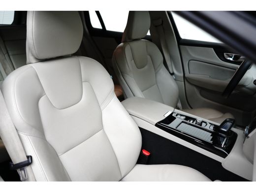 Volvo  V60 2.0 T6 Recharge AWD Inscription 390pk | Trekhaak | Leder | Stoelverwarming | Apple Carplay ActivLease financial lease