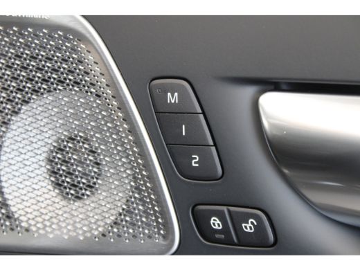 Volvo  XC60 406PK T8 Ultra Black Edition Exec | Luchtvering | Gelam Glas | B&W Audio | Massage | Getint Glas ActivLease financial lease
