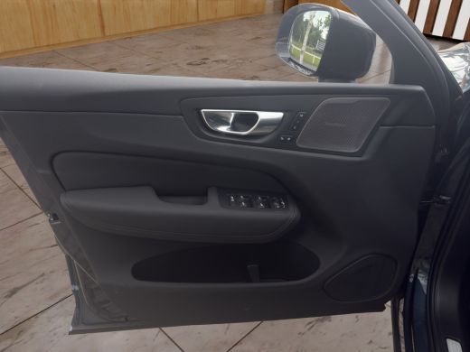 Volvo  XC60 Plus Black Edition Recharge Plug-In Hybrid AWD ActivLease financial lease