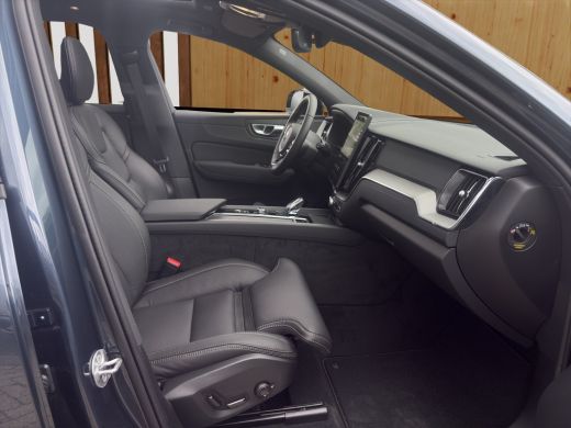 Volvo  XC60 Plus Black Edition Recharge Plug-In Hybrid AWD ActivLease financial lease
