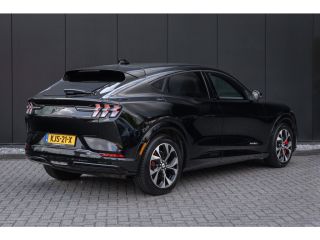 Ford Mustang Mach-E Mach-E Extended RWD 98 kWh | Panoramadak | Elektrische stoelen | 360 camera | Automatische klep
