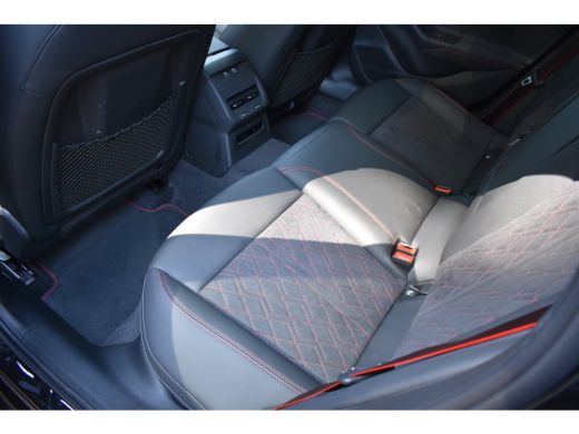 Audi A5 Avant TFSI e-hybrid quattro 220 kW S-edition 19 inch | Head-up-Display | Panoramadak | Omgevingsc... ActivLease financial lease