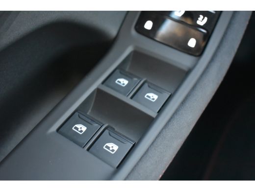 Audi A5 Avant TFSI e-hybrid quattro 220 kW S-edition 19 inch | Head-up-Display | Panoramadak | Omgevingsc... ActivLease financial lease