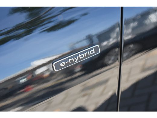 Audi A5 Avant TFSI e-hybrid quattro 220 kW S-edition 19 inch | Head-up-Display | Panoramadak | Omgevingsc... ActivLease financial lease