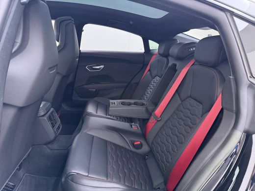 Audi e-tron GT RS 93 kWh VAN: 69.900,- VOOR: 64.877,- UW WKVOORDEEL: 5.023,- | SOH: 93% | CARBON PAKKET | STOELV... ActivLease financial lease