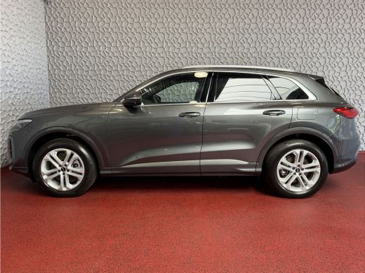 Audi Q5 2.0 TFSI E-HYBRID PANO LEER 360CAM PAS.DISPLAY TREKHAAK QUATTRO 300 PK S-EDITION MATRIXX LED ELEK... ActivLease financial lease