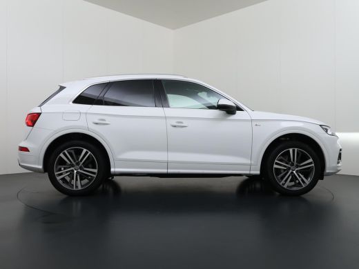 Audi Q5 55 TFSI e quattro Competition VAN: 44.900,- VOOR: 39.877,- UW WKVOORDEEL: 5.023,- | 32.000KM! |PA... ActivLease financial lease