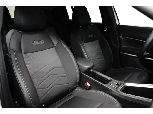 Jeep Avenger Summit 54kWh Full Electric 156pk 18"Lichtmetaal | Adaptive Cruise | Climate Controle | Keyless St... ActivLease financial lease