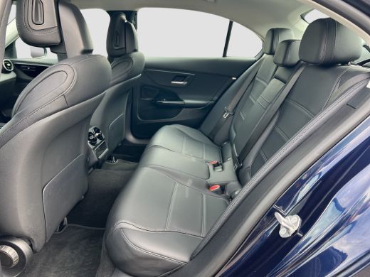 Mercedes-Benz C-Klasse 180 Business Line | Camera | Carplay | Adaptive cruise controle | Dodehoek detectie | Full LED | ... ActivLease financial lease