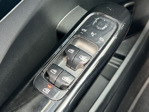 Mercedes-Benz C-Klasse 180 Business Line | Camera | Carplay | Adaptive cruise controle | Dodehoek detectie | Full LED | ... ActivLease financial lease