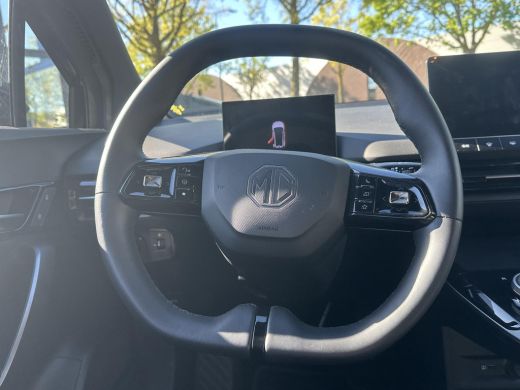 MG MG4 EV Luxury 64 kWh LONG RANGE | SOH 96% | 15.000KM | 360&deg; CAMERA | STOEL & STUURVERWARMING | 7 JAAR MG... ActivLease financial lease