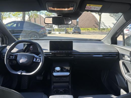 MG MG4 EV Luxury 64 kWh LONG RANGE | SOH 96% | 15.000KM | 360&deg; CAMERA | STOEL & STUURVERWARMING | 7 JAAR MG... ActivLease financial lease