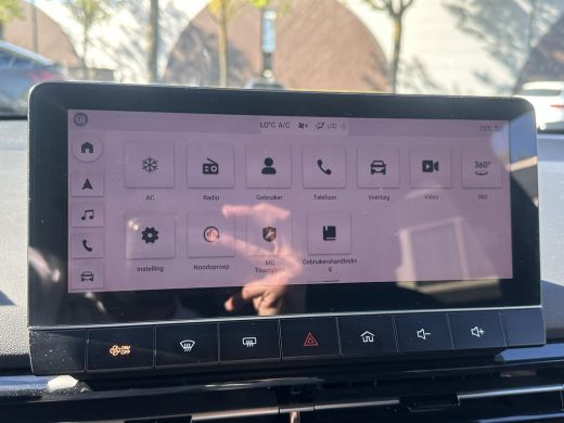 MG MG4 EV Luxury 64 kWh LONG RANGE | SOH 96% | 15.000KM | 360&deg; CAMERA | STOEL & STUURVERWARMING | 7 JAAR MG... ActivLease financial lease