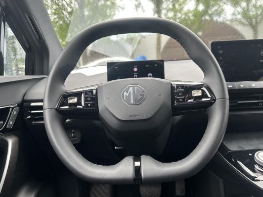 MG MG4 EV luxury LONG RANGE | SOH 97% | 15.000KM | 360&deg; CAMERA | STOEL & STUURVERWARMING | 7 JAAR MG GARANT... ActivLease financial lease