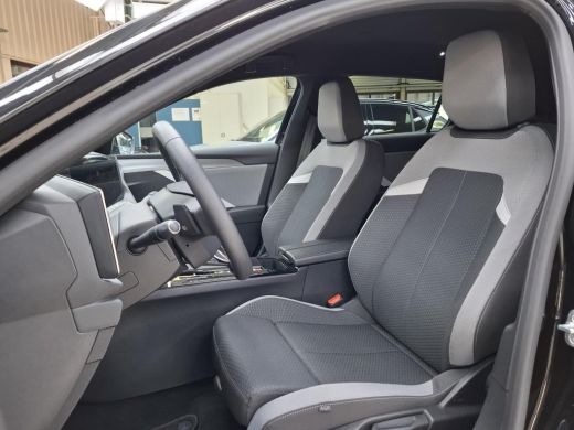 Opel Astra Sports Tourer 1.2 Turbo Hybrid Business Edition / Navigatie / Camera / Parkeersensoren / Stuur -e... ActivLease financial lease