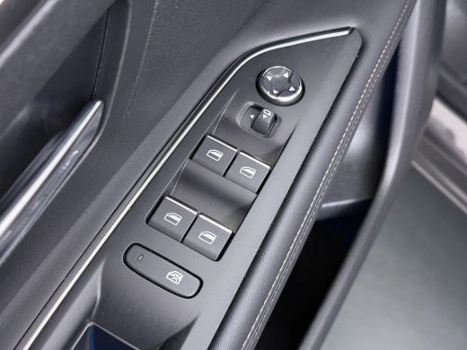 Peugeot 3008 1.6 HYbrid4 300 GT RIJKLAARPRIJS INC. 12MND BOVAG GARANTIE | PANORAMADAK| ADAPTIVE CRUISE CONTROL... ActivLease financial lease