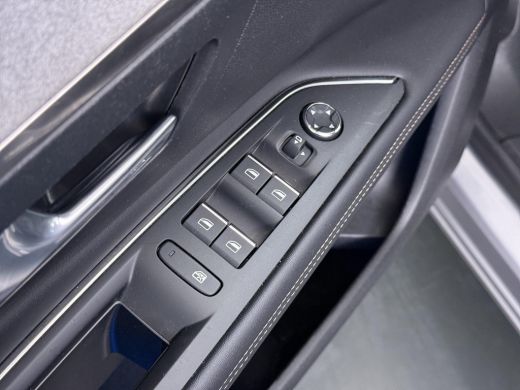 Peugeot 3008 GT PHEV | APPLE CARPLAY | ELEKTRISCHE ACHTERKLEP | CAMERA VOOR + ACHTER | ADAPTIVE CRUISE CONTROL... ActivLease financial lease