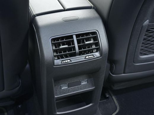 Peugeot 408 GT 58 kWh NIEUWE AUTO 13KM!| FULL OPTION| PANO| FOCAL AUDIO| 360 CAMERA| ELEKTRISCHE ACHTERKLEP| ... ActivLease financial lease