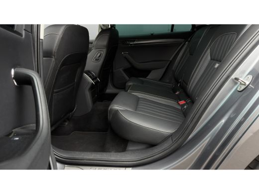 Skoda Superb Combi 1.4 TSI iV 218pk Business Edition Plus | Trekhaak | 360 Camera | Leder | Stoelverwarming & ... ActivLease financial lease
