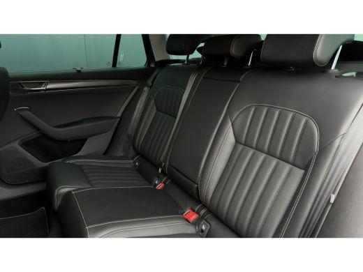 Skoda Superb Combi 1.4 TSI iV 218pk Business Edition Plus | Trekhaak | 360 Camera | Leder | Stoelverwarming & ... ActivLease financial lease