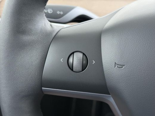 Tesla Model Y Long Range AWD 75 kWh VAN: 42.900,- VOOR: 39.330,- UW WKVOORDEEL: 3.570,- | SOH 92% | AFNEEMBARE ... ActivLease financial lease