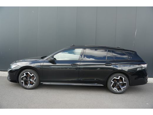 Volkswagen Passat Variant 1.5 eHybrid 272pk R-Line Edition | Panoramadak | Trekhaak | 360 Camera | Stuur & Stoelver... ActivLease financial lease
