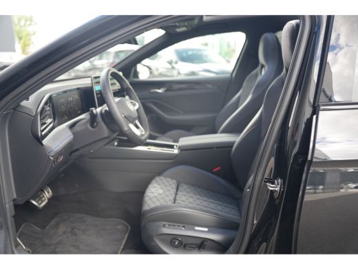 Volkswagen Passat Variant 1.5 eHybrid 272pk R-Line Edition | Panoramadak | Trekhaak | 360 Camera | Stuur & Stoelver... ActivLease financial lease