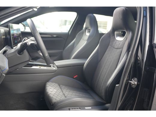 Volkswagen Passat Variant 1.5 eHybrid 272pk R-Line Edition | Panoramadak | Trekhaak | 360 Camera | Stuur & Stoelver... ActivLease financial lease