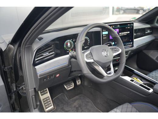 Volkswagen Passat Variant 1.5 eHybrid 272pk R-Line Edition | Panoramadak | Trekhaak | 360 Camera | Stuur & Stoelver... ActivLease financial lease