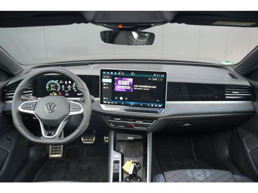 Volkswagen Passat Variant 1.5 eHybrid 272pk R-Line Edition | Panoramadak | Trekhaak | 360 Camera | Stuur & Stoelver... ActivLease financial lease