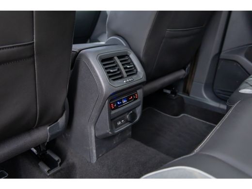 Volkswagen Tiguan 1.4 TSI eHybrid R-Line Business+ | Pano | 360 camera | Black-style | Cruise adaptief | Dodehoek d... ActivLease financial lease