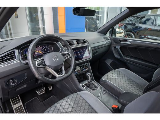 Volkswagen Tiguan 1.4 TSI eHybrid R-Line Business+ | Pano | 360 camera | Black-style | Cruise adaptief | Dodehoek d... ActivLease financial lease