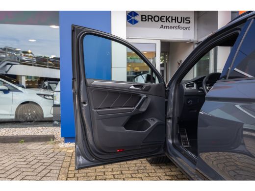 Volkswagen Tiguan 1.4 TSI eHybrid R-Line Business+ | Pano | 360 camera | Black-style | Cruise adaptief | Dodehoek d... ActivLease financial lease