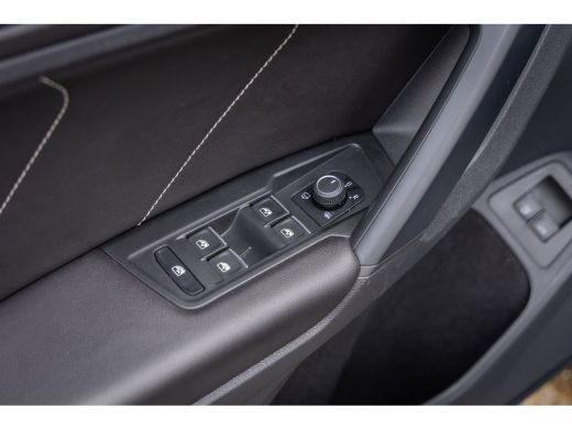 Volkswagen Tiguan 1.4 TSI eHybrid R-Line Business+ | Pano | 360 camera | Black-style | Cruise adaptief | Dodehoek d... ActivLease financial lease