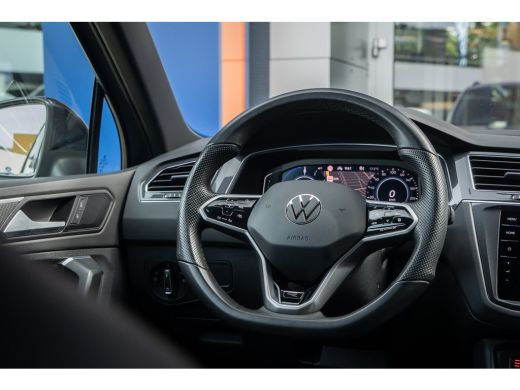 Volkswagen Tiguan 1.4 TSI eHybrid R-Line Business+ | Pano | 360 camera | Black-style | Cruise adaptief | Dodehoek d... ActivLease financial lease